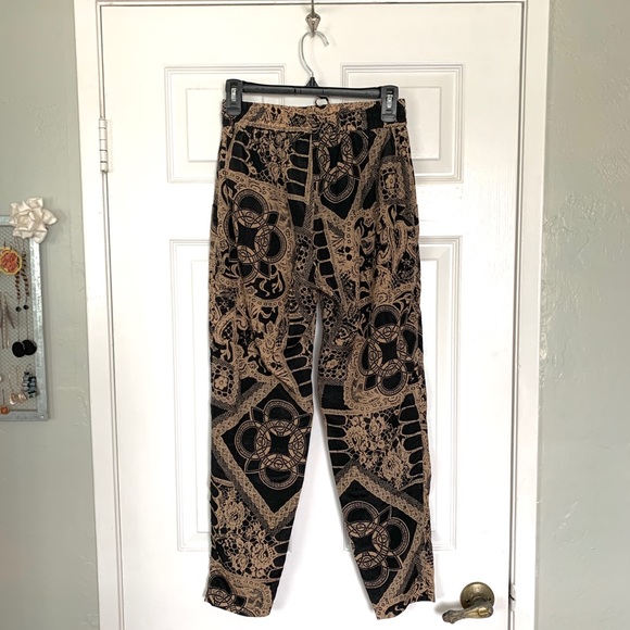 High waisted tapered ankle pants w/ Versace like print - Picture 6 of 13